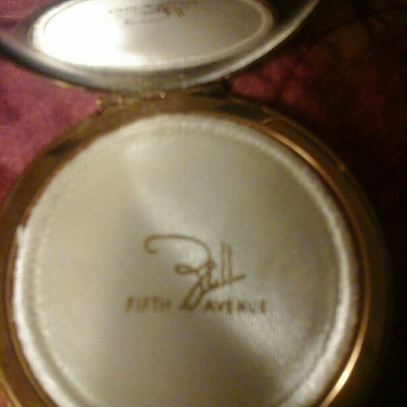 VINTAGE! ! Antique Zell Fifth Avenue  compact. - Picture 2 of 4